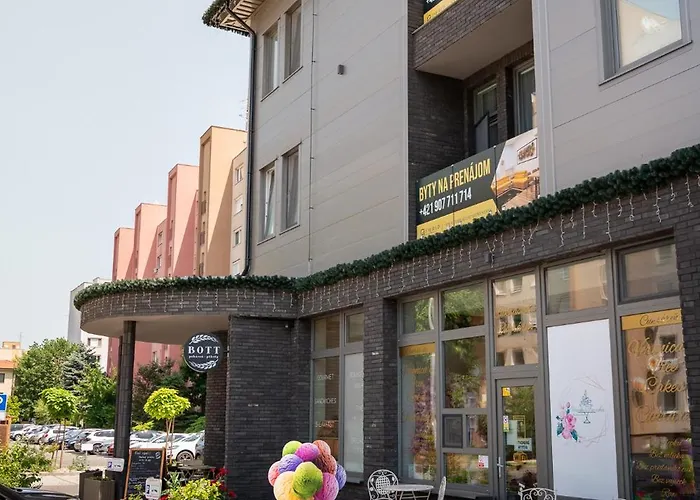 Emerald アパート Dunajská Streda